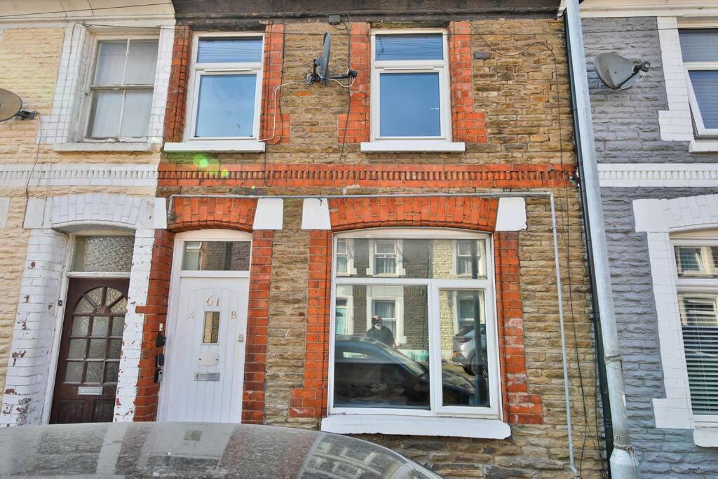 Stayright 2 Bedroom City Stays- Vibrant Area Near Centre Apartment *